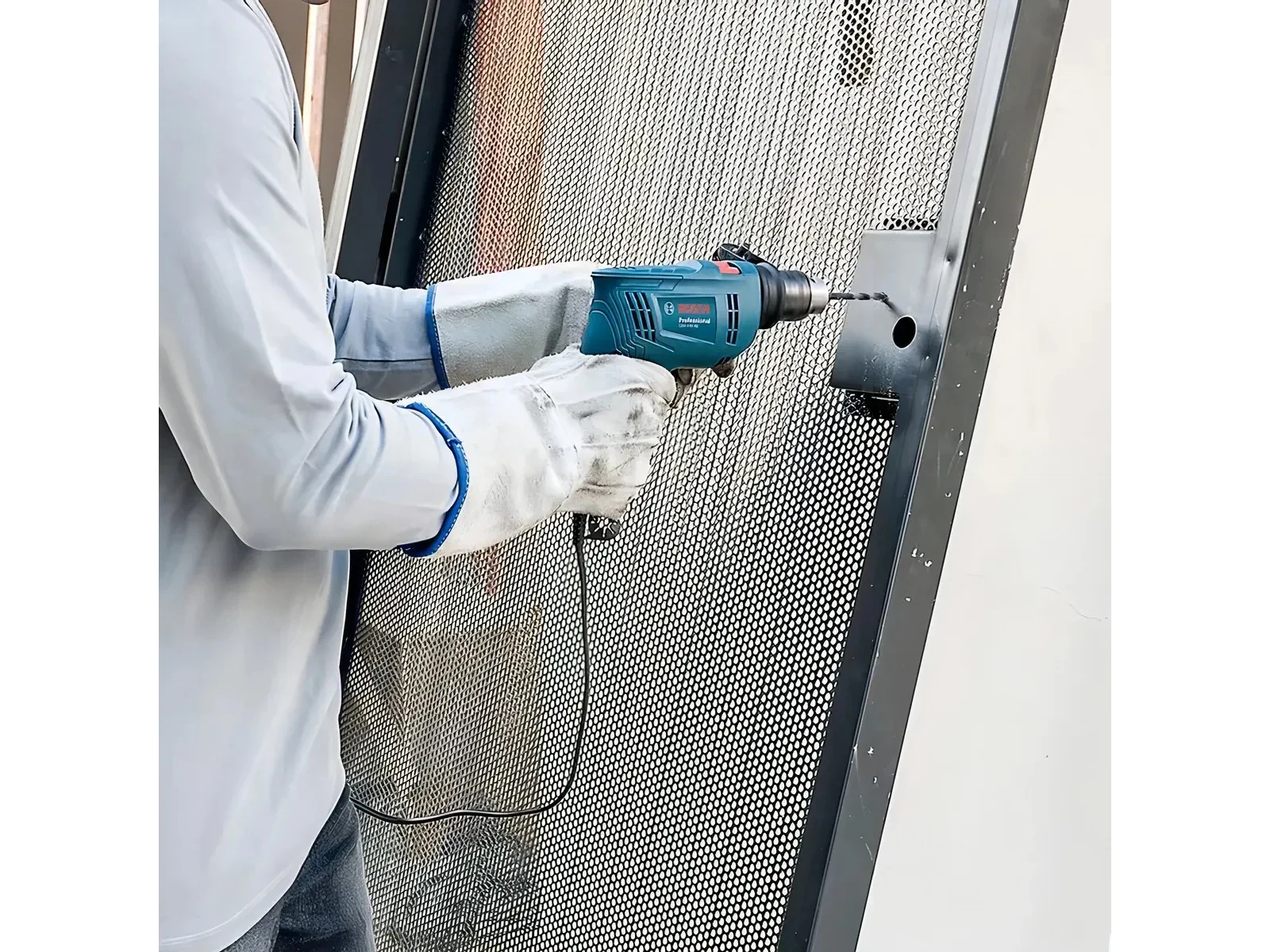 Foto 4 de Taladro percutor eléctrico de 13mm Bosch GSB 550 550W + accesorio con maletín de transporte